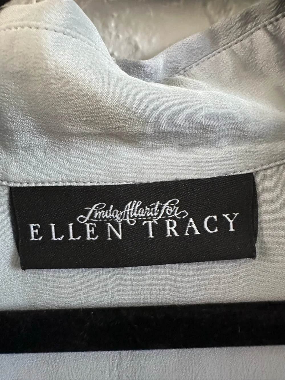 Ellen Tracy 100% Silk Blouse Size 14 Gray Button Front Pocket Top - Picture 4 of 9